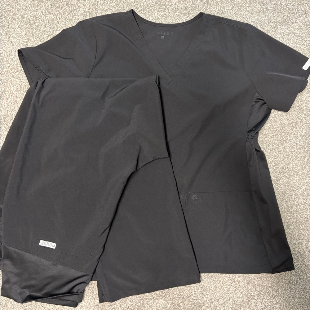 Med Couture Black Women's V-Neck Scrub Top and Pants